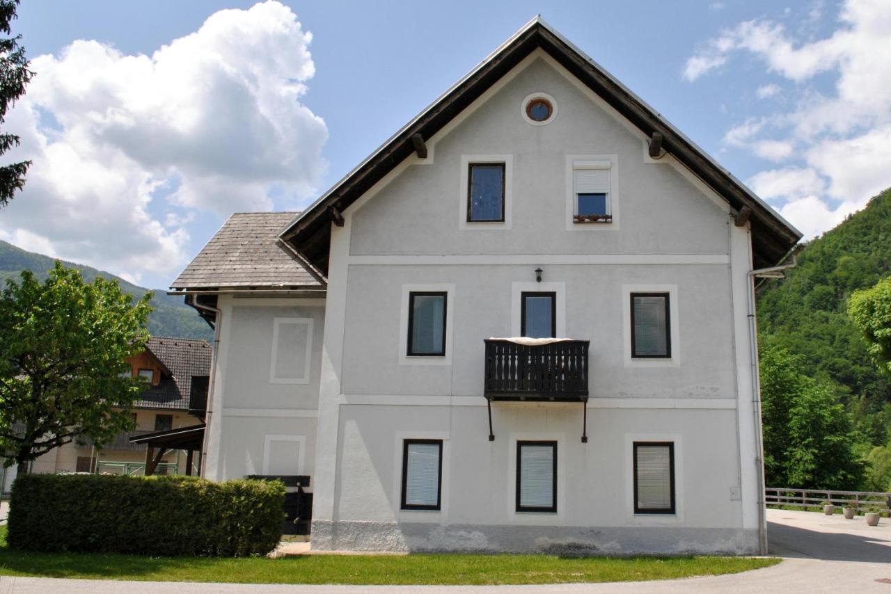 Riverside Village Apartment Бохин Екстериор снимка
